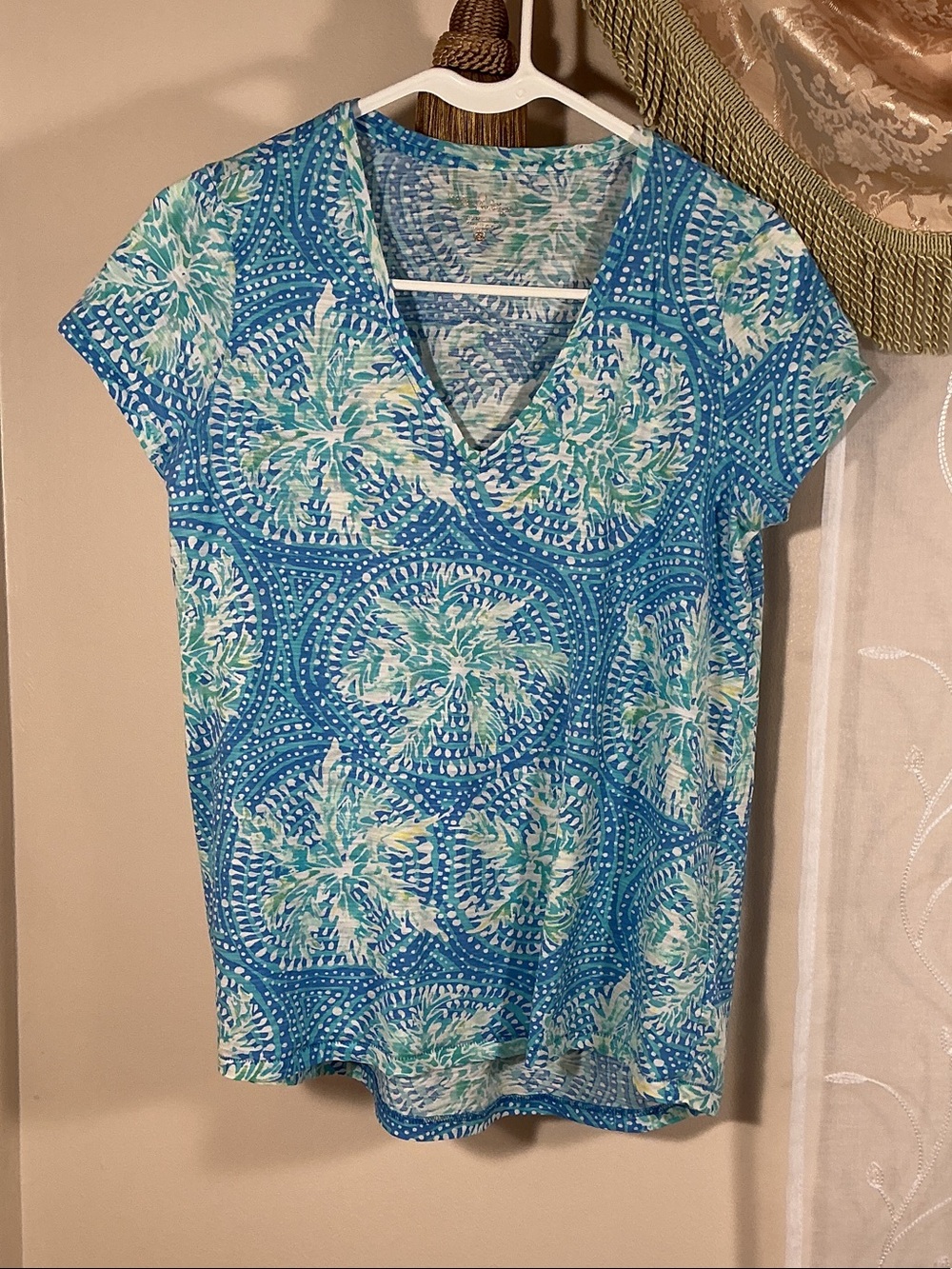 Lilly Pulitzer Blue Aqua Floral V-Neck Short Sleeve Tee